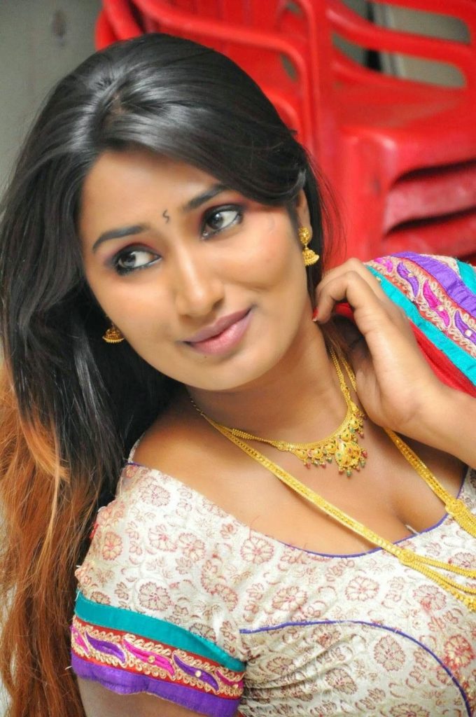 680px x 1024px - Swathi Naidu Hot Videos, Wiki, Age, Husband, Net Worth & Parents